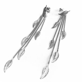 Boucle d'oreille femme pluie de petite plume en or 9 carats.