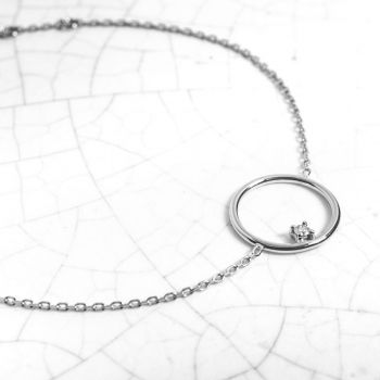 Bracelet cercle fil rond  serti d'un diamant