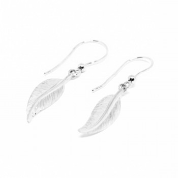 Boucle femme plume sur crochet.