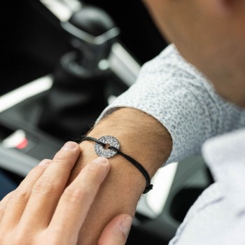 Bracelet homme cordon avec donut en or 18 carats.