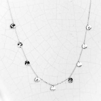 Collier femme breloque de ronds froissés en or 9 carats.