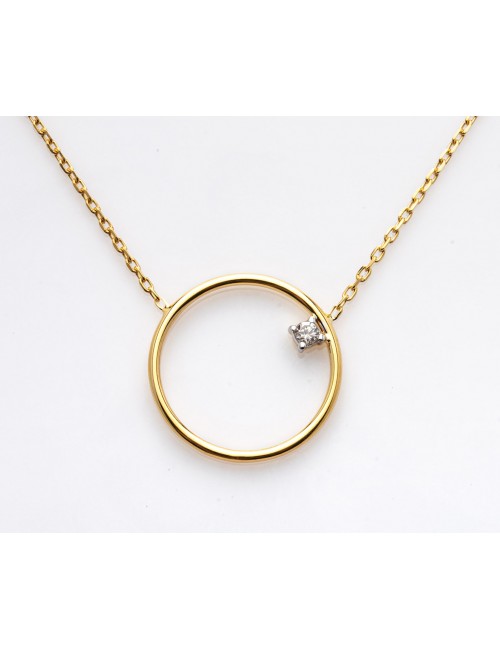 Collier femme rond ajourée en or 18 carats et son diamant de 0,03 carats.