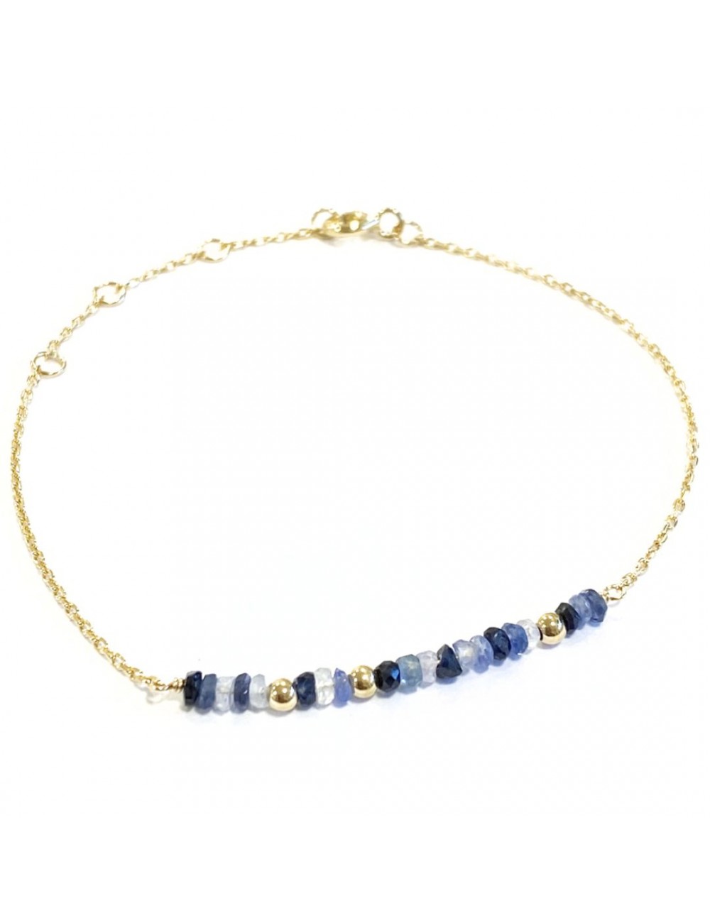 Bracelet en Or jaune 18 carats orné de petits Saphirs séparés par des boules d'Or. Bracelet en Or jaune 18 carats orné de petits Saphirs séparés par des boules d'Or.