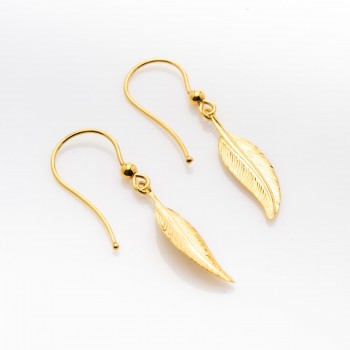 Boucle femme plume sur crochet.