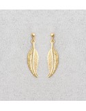 Boucle femme plume sur tige.