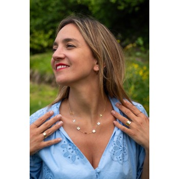 Boucle d'oreille femme carré froissé.