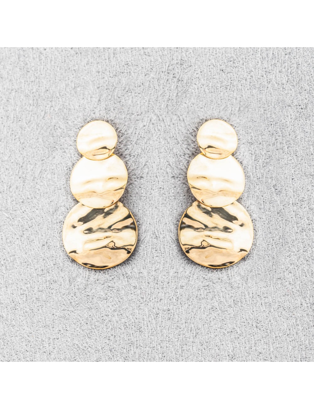 Boucles d'oreilles pendantes avec 3 ronds froissés dégradés.