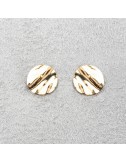Boucle d'oreille femme grand rond froissé en or 18 carats.