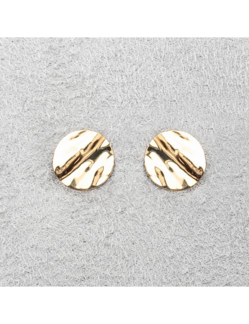 Boucle d'oreille femme grand rond froissé en or 18 carats.