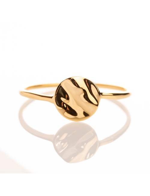 Bague petit cercle d'or froissé en or 9 carats.