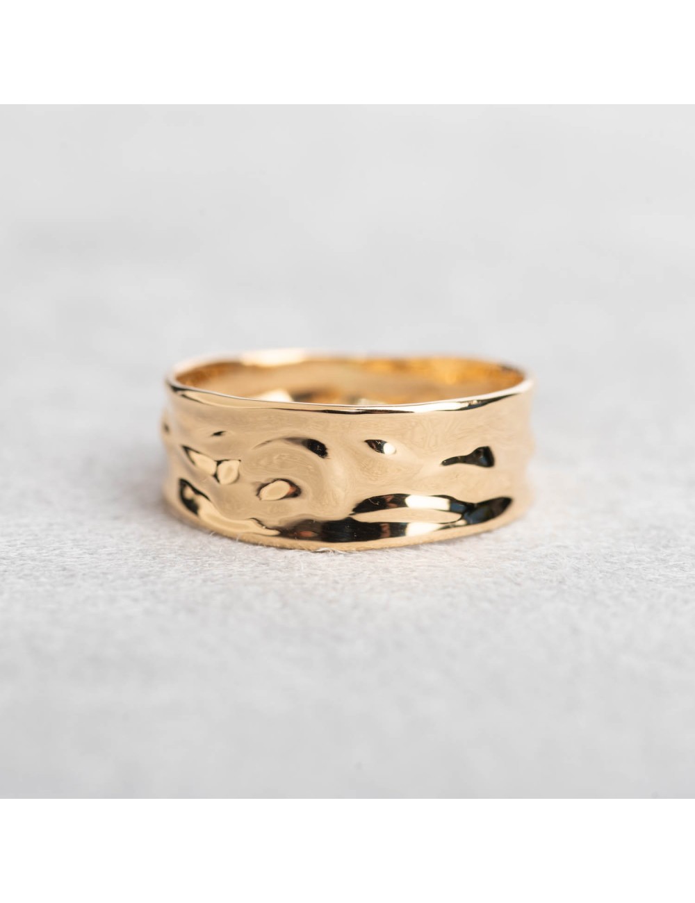 Bague en or froissé 9 carats 7mm.