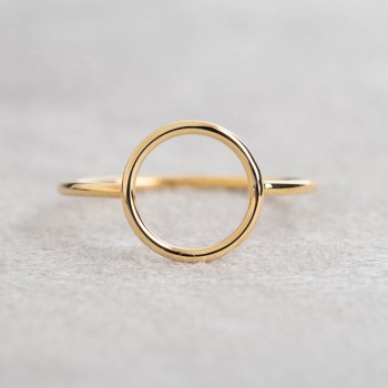 Bague rond ajouré en or 9 carats.