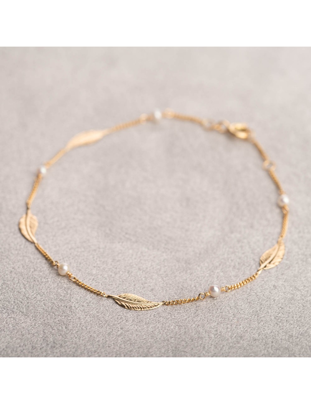 Bracelet femme plume et perle d'eau douce en or 9 carats.