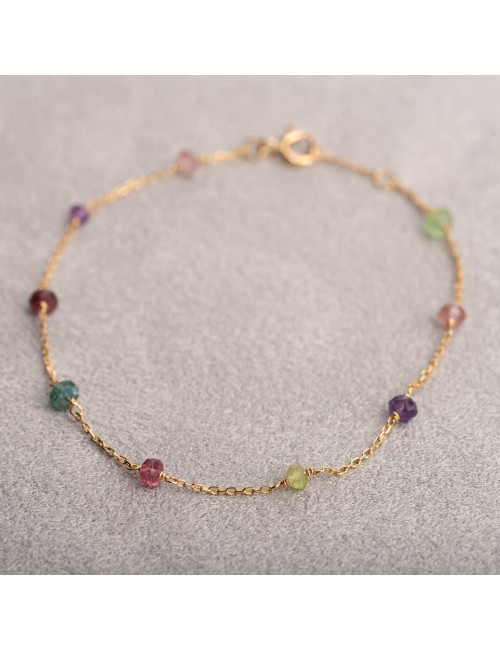 Bracelet femme orné de 9 pierres fine en or 9 carats.