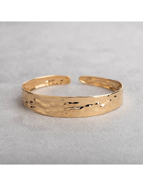 Bracelet femme en jonc froissé en or 9 carats.