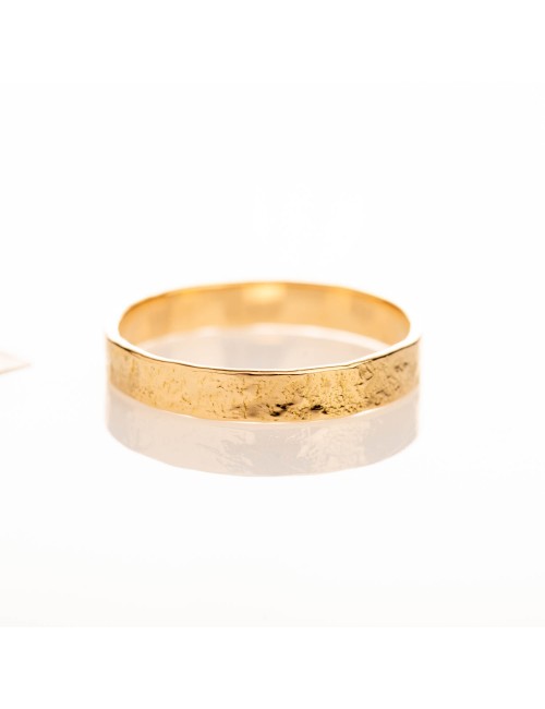 Bague homme alliance grunge en or 18 carats.