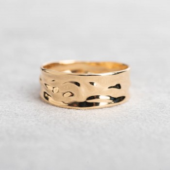 Bague femme en or froissé 7mm en or 18 carats.