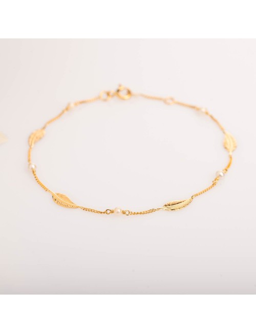 Bracelet femme plume et perle d'eau douce en or 18 carats.