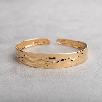 Bracelet femme jonc en or froissé 18 carats.