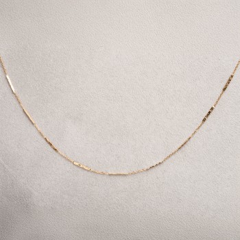 Collier femme fils grunge en or 18 carats.